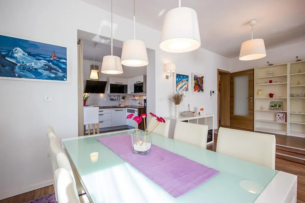 Cozy And Modern Apartment Kastav